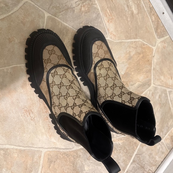 Woman’s Gucci Boots - Picture 1 of 7